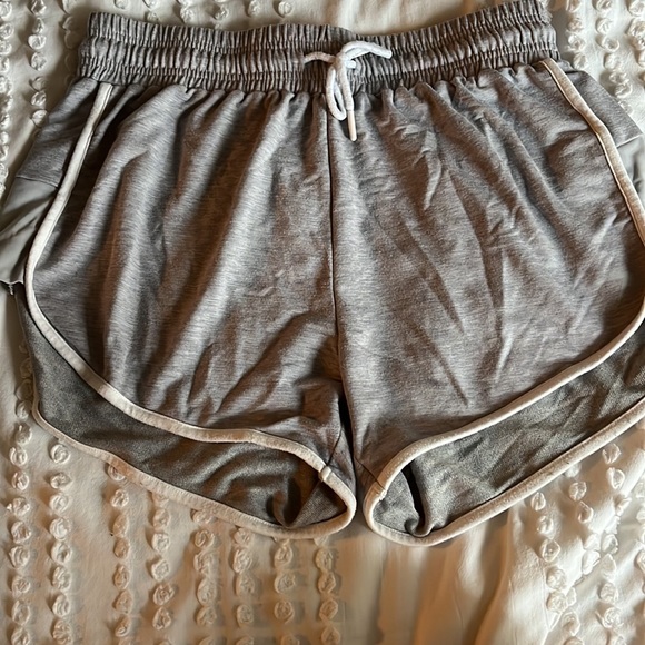 Grey shorts - Picture 2 of 3